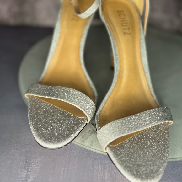 Shimmery silver simple minimalistic heels sandals - Picture 10 of 16